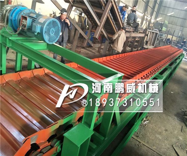 800寬板式輸送機(jī)河北鑄件廠現(xiàn)場安裝