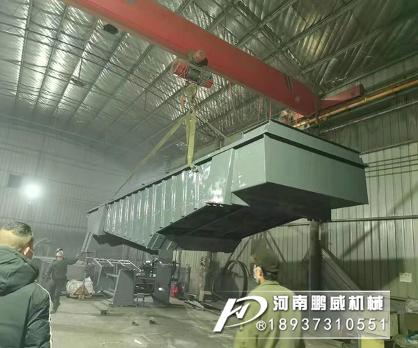 2060-4層直線振動(dòng)篩和NE50斗式提升機(jī)發(fā)貨