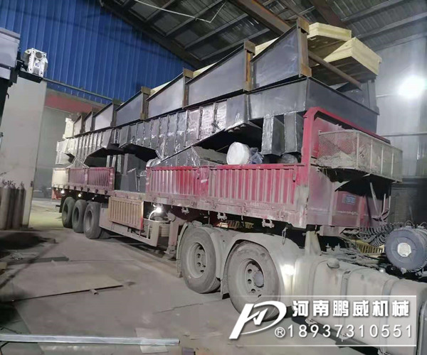 2060-4層直線振動(dòng)篩和NE50斗式提升機(jī)發(fā)貨