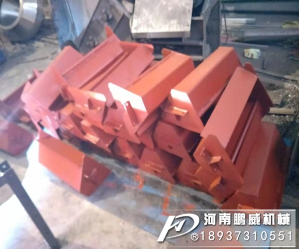 脫水式鏈斗挖沙輸送機(jī)挖斗多少錢(qián)一個(gè)？