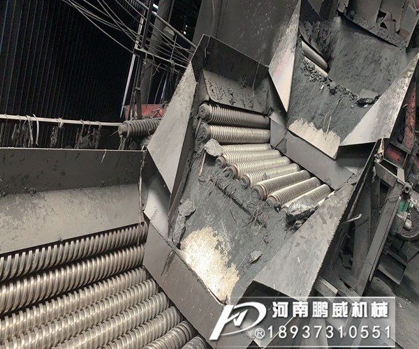 砂石料廠使用的振動篩分機(jī)結(jié)構(gòu)及工作原理大致有以下幾種